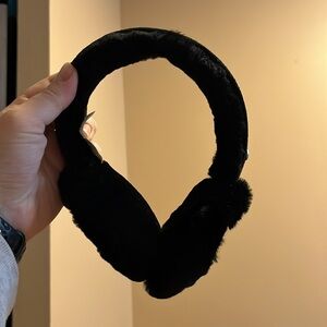 BNWT Ugg black earmuffs